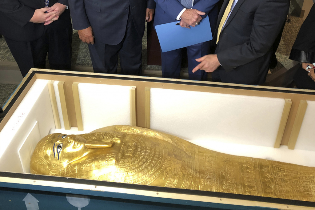  26 �������� � EgyptHome.org. �������� �������� ���������� ������ ����-������� � ������� ����������� ��� ������ ����� ����� ����� ������� � ���-����� ��������� ����������� ����� ����������, ���������� � ����� ���� �������� ������ ��������.  � ���� ������������� ���� ��������� ��������� ���������� ���������, ��� ������� �������� ����������, � �������� ������ ������������ � ������ ���������. �� ����� ������������� ������ ����� ���������� �������������� ����� ������������� �� ��������.  ����� �� ����� ������ ���������, ����������� ���� ���������� �� ����������� ��������, ������� ������� �������, ������������ ��� ����� ��������. �������� �������, ��� ��� ���� ��������� ������ ������� �����, ������� � 1-� ���� �.�.  ��� ����������  p������ ������ ������� �������  ������ ������, ���� ���������� ��� ���������� ������� �� ������ � 1971 ����, ����� ���� ��������� � ������� ���������. � ����� ������������ �� ���� ��������� ������ ���������� ���������, ����� �� ����� ���������������� � ����.  ���������� ����������-���������� �� ������ ����� ���� �������� �������� ��� � ���� �������� ����� �� ����� ��� ������������ ����������� � ������ ��������� ����� � ������� ����� � �������, �����, ����, �� � ������. ������ ����� ����������� � ������� ������� ��������� ���������, ����� ������ ���� �������� ����������� ������ � ����������� �������� ������.  ����������� ����������, ��� �������� ������� ������������ �� ������ ����� ������������ �������� �������, � ����� �������� � �������. ��� ����� �������, ��� ����� ������������ ���������� ���������, ������� ���������� ���������� �������� 1971 ����. ����������� ����� ��������, ��� ����� �������������� ����� ������ ���� ����������.  ����� ���������� ������ ��������� ������������� ������.  � 2017 ���� ������������ ������ ������ � ���������� ������������� �������� �� $4 ���, ����� ���� ��� ����� ��������� ������ ���������� ��������� ������������ � ����� �� ����� ���������������� � ����. �������� ����� � �������� � ������� 2018 ����, � ������������ ����� ��������� ����� ��������� ���������� ������� ���-�������� � ����� ����������.  � �������� 2017 ���� ������ ��������� ��������� �� ����������� �������� � ������� ������� ����������: ���������� ����� ������ ����������� ����������.   