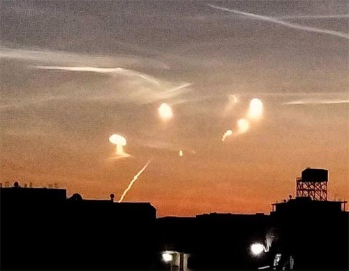Необычные светящиеся объекты в небе над Египтом: жители Каира и Гизы в замешательстве Необычные светящиеся объекты в небе над Египтом: жители Каира и Гизы в замешательстве
